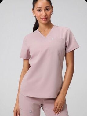 Fabletics Rose Quartz SET (one pocket scrub top and jogger) bottom)